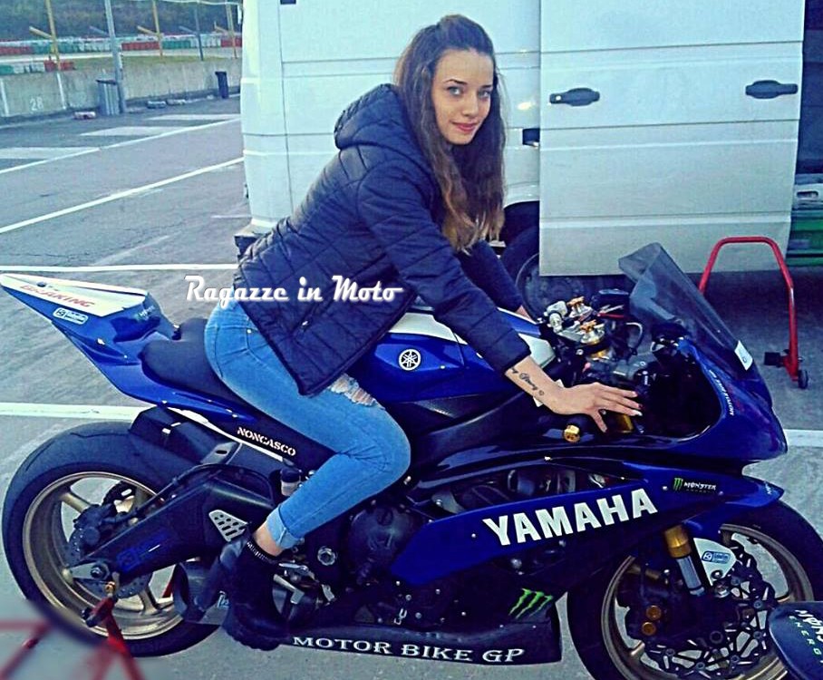 martina_ragazze_in_moto