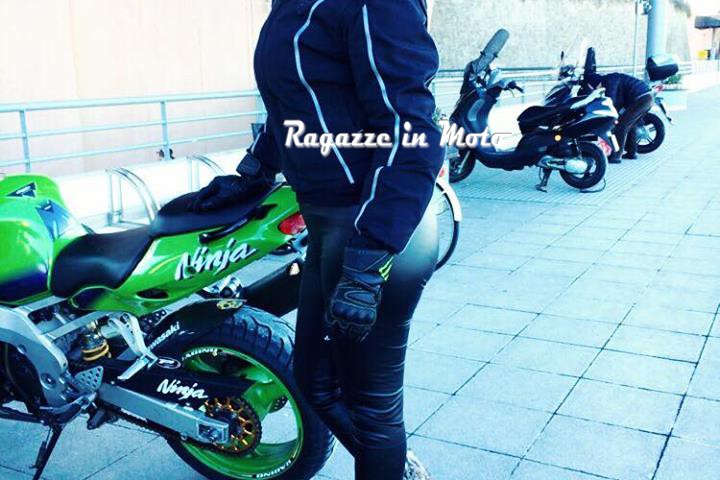 Laureta-ragazze_in_moto