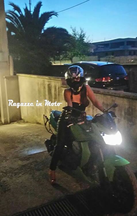 Valeria_ragazze_in-moto