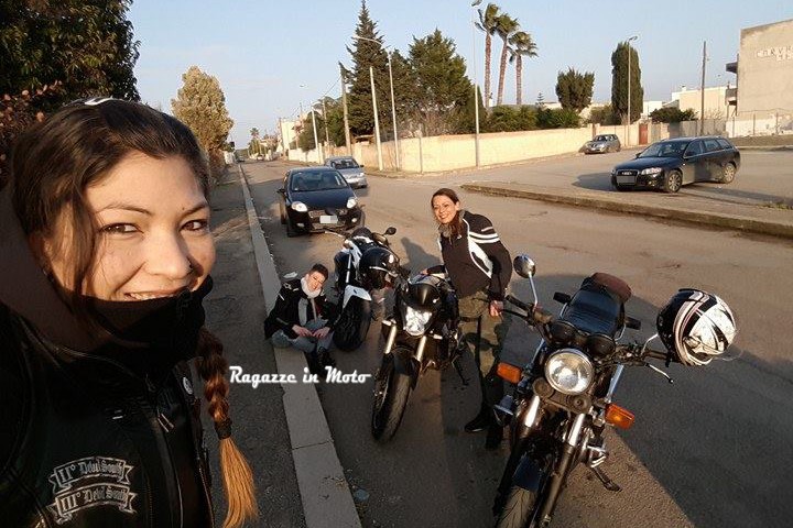 simona-ragazze_in_moto