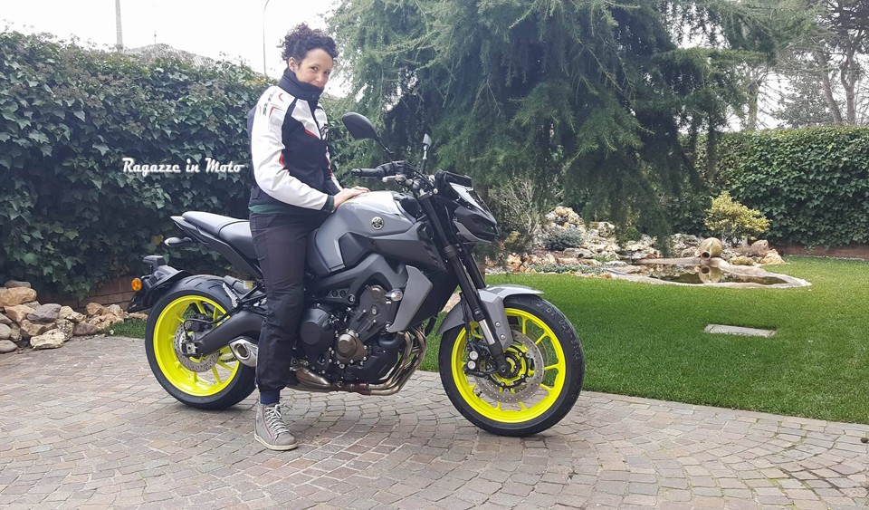 Elisa_ragazze_in_moto