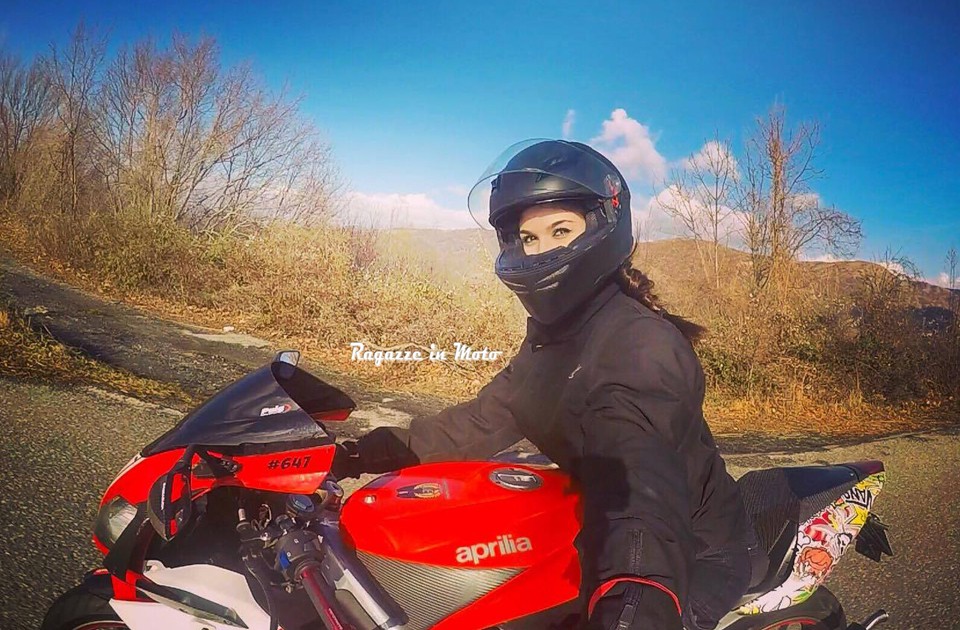 Kim-ragazze_in_moto