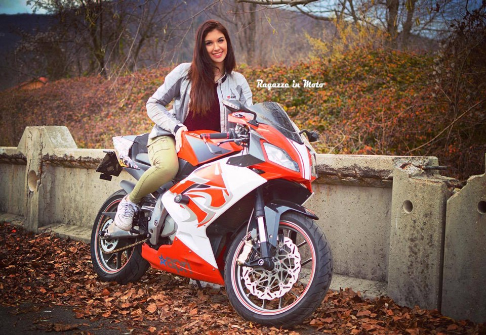 Kim_ragazze_in-moto