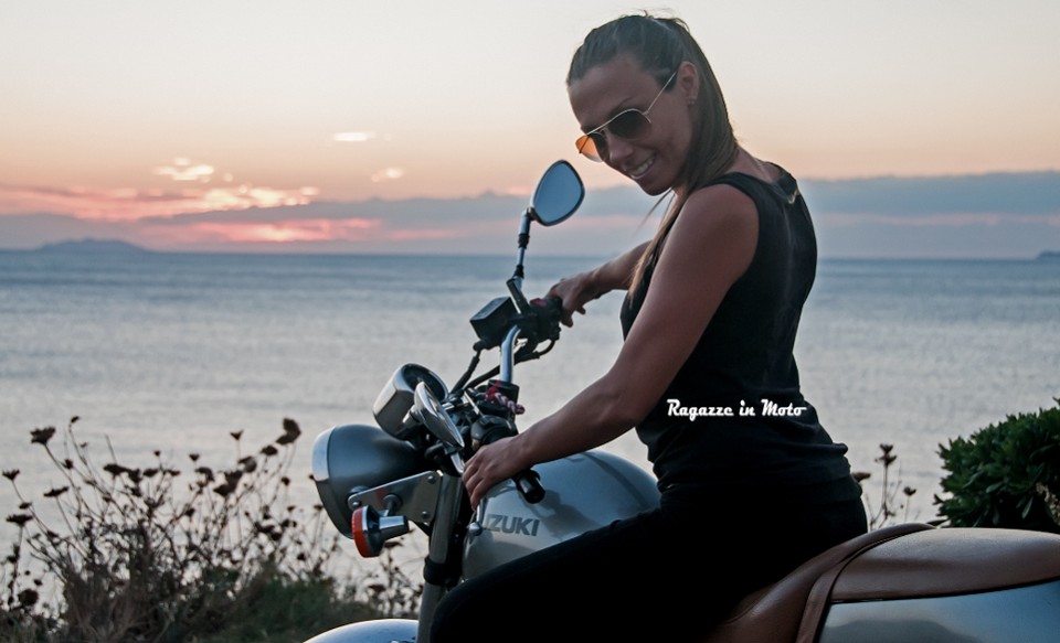 Marina_ragazze_in_moto