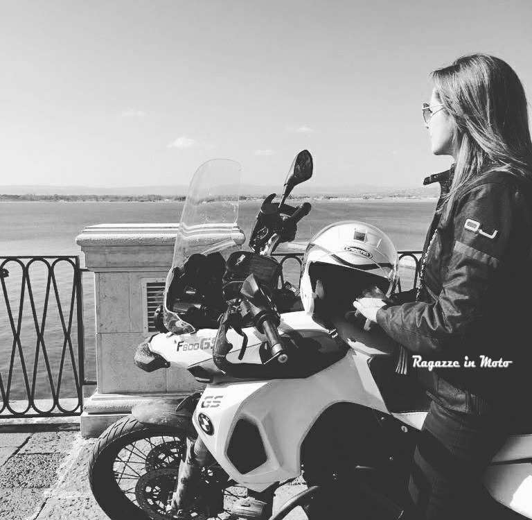 Simona_ragazze_in-moto