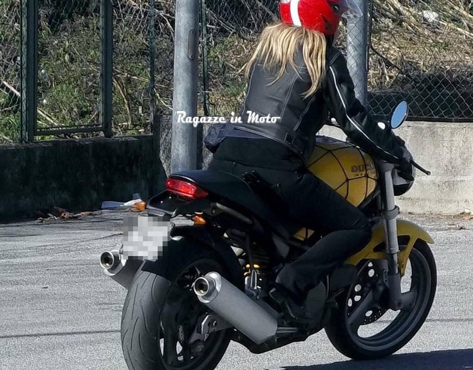 Tamara-ragazze_in_moto