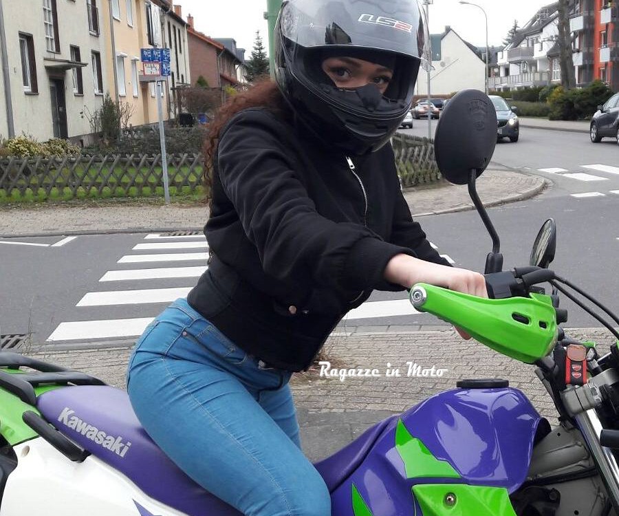 Diana_ragazze_in_moto