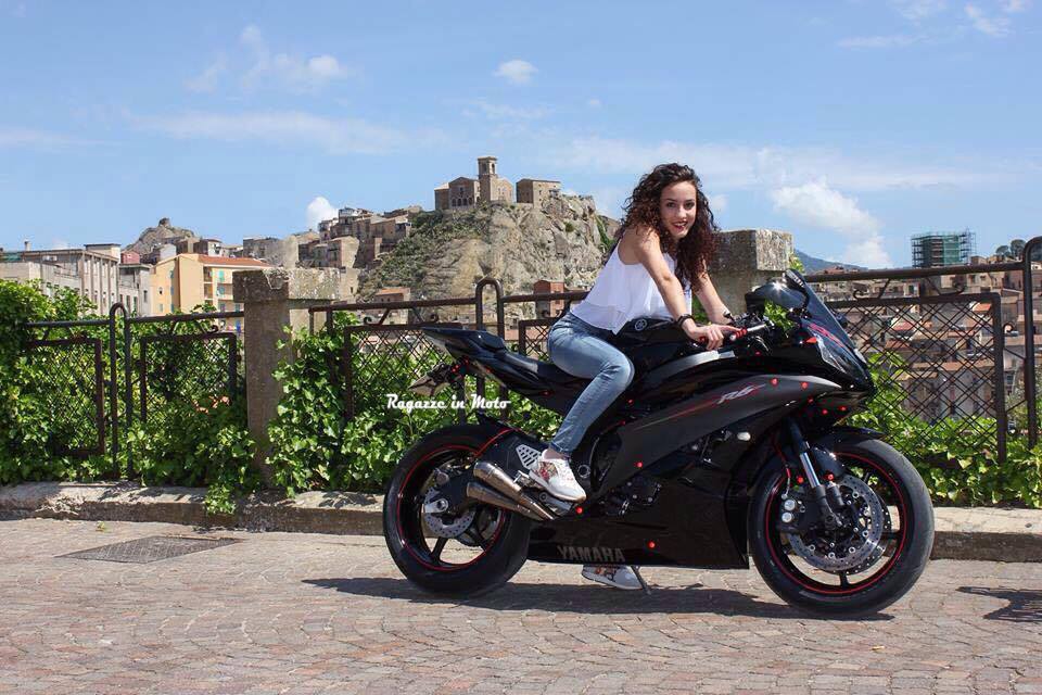 Elena_ragazze_in_moto