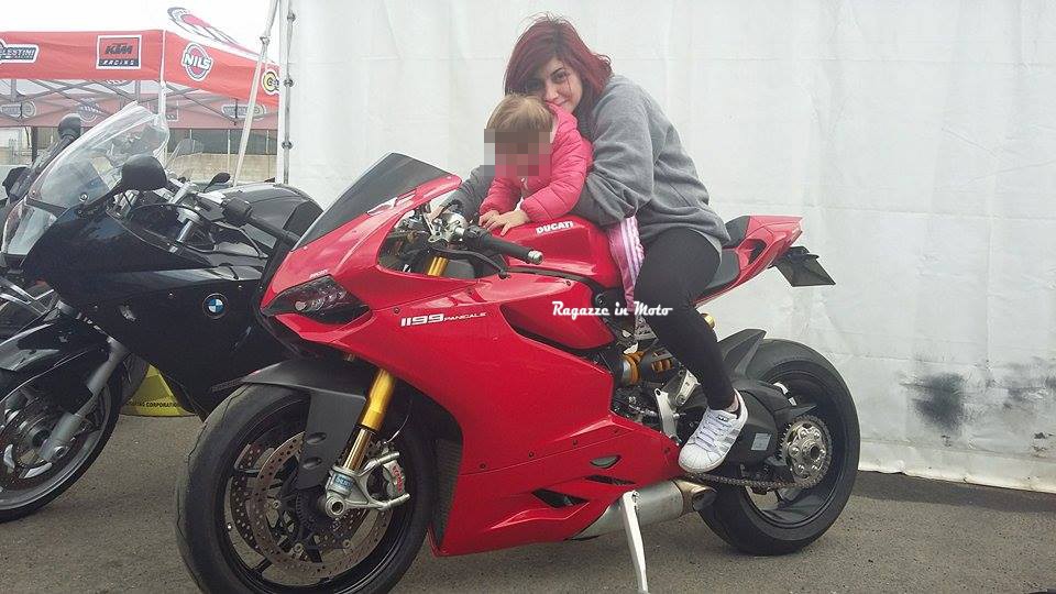 Sabrina_ragazze_in_moto