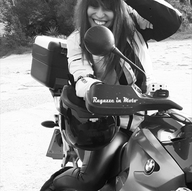 Serena_ragazze_in_moto