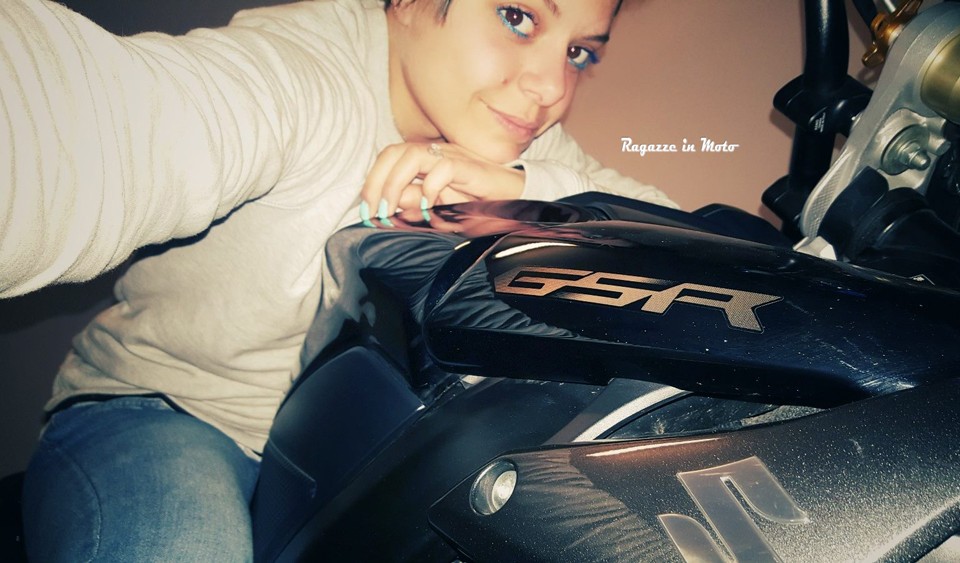 clara_ragazze-in-moto