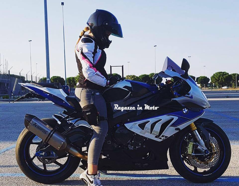 noemi-ragazze_in-moto