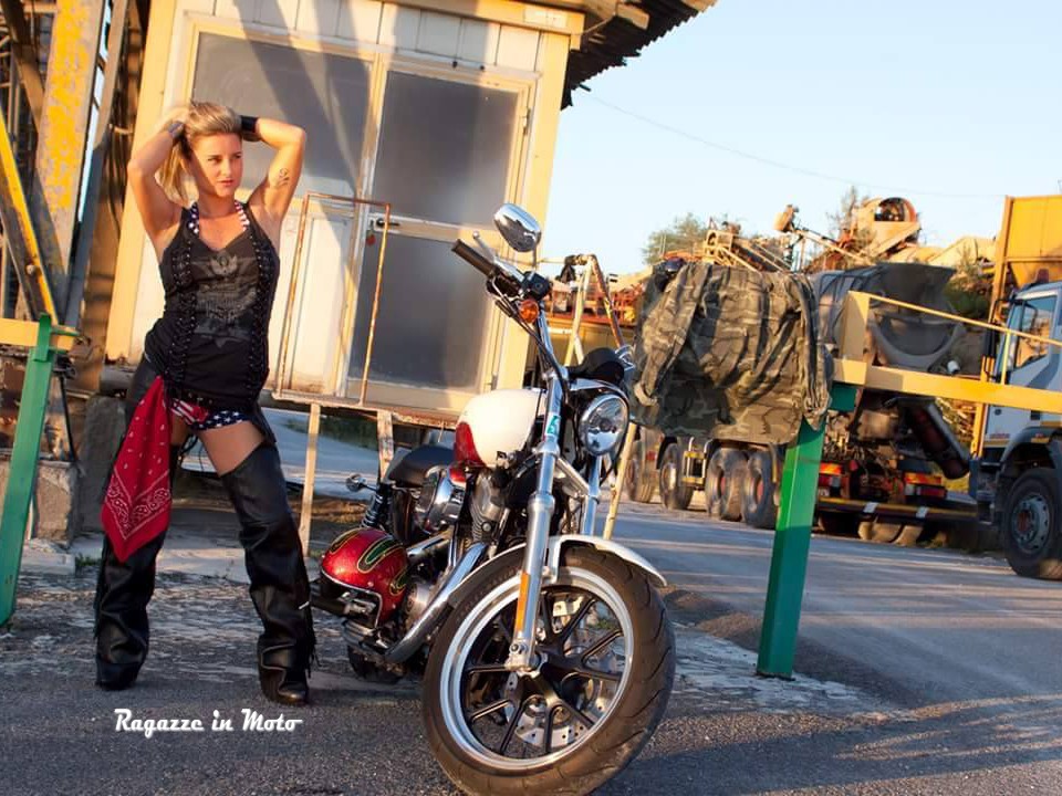 sandra_ragazze_in_moto