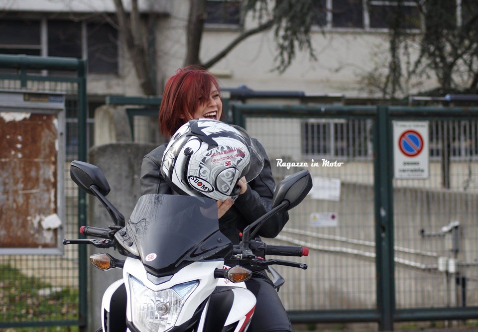 sara_ragazze_in_moto