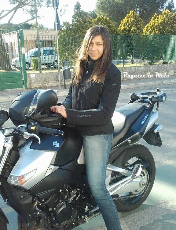 Alma_ragazze_in_moto