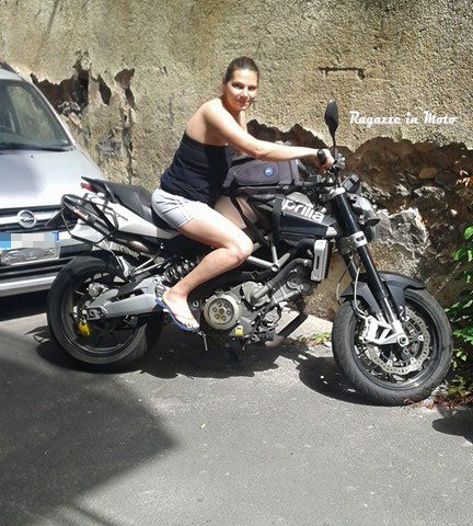 alina-ragazze-in_moto