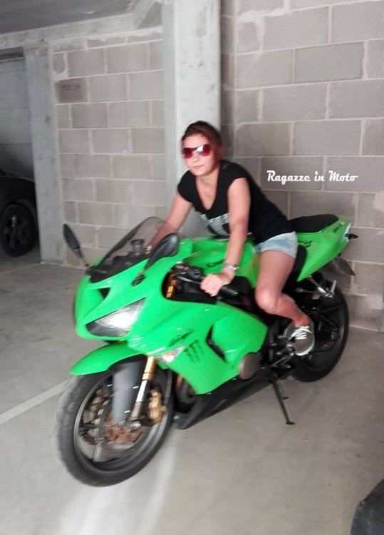 alina_ragazze-in-moto