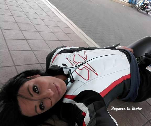 angela_ragazze-in_moto