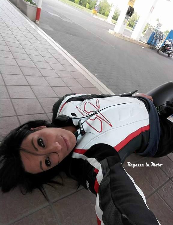 angela_ragazze-in_moto