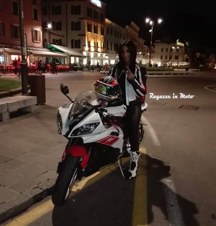 angela_ragazze_in-moto