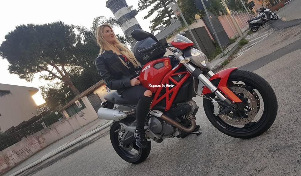 elsa_ragazze_in-moto