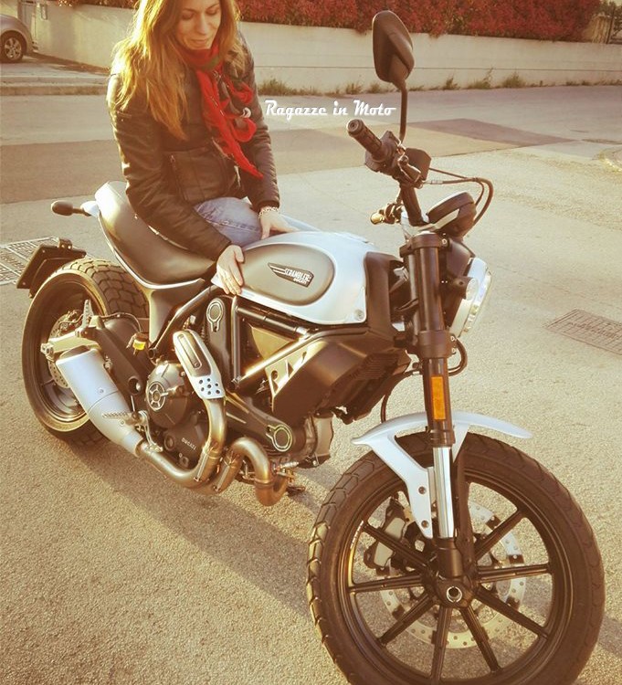 flavia_ragazze_in-moto