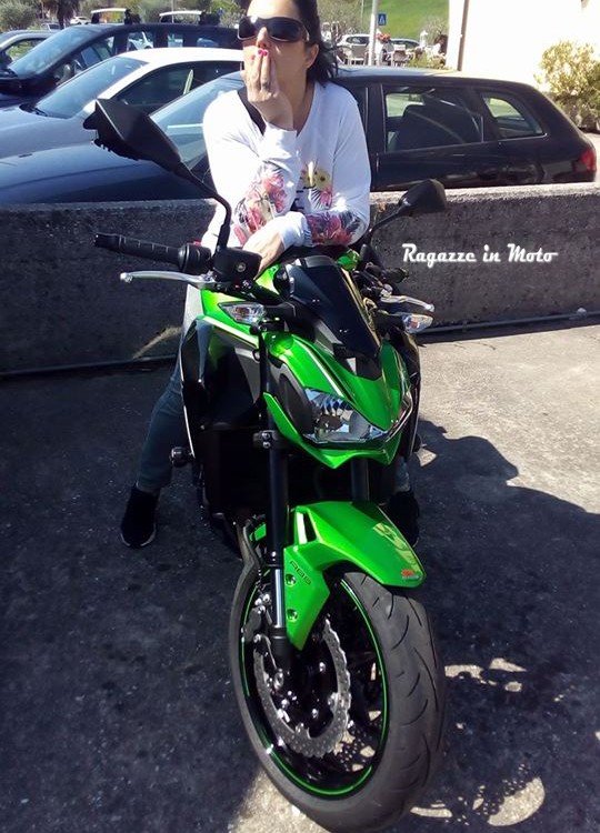 lisa_ragazze-in-moto