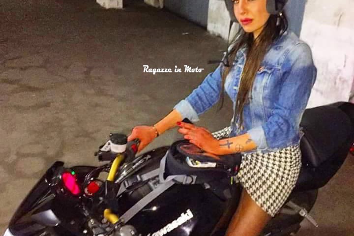 mirabella_ragazze_in-moto