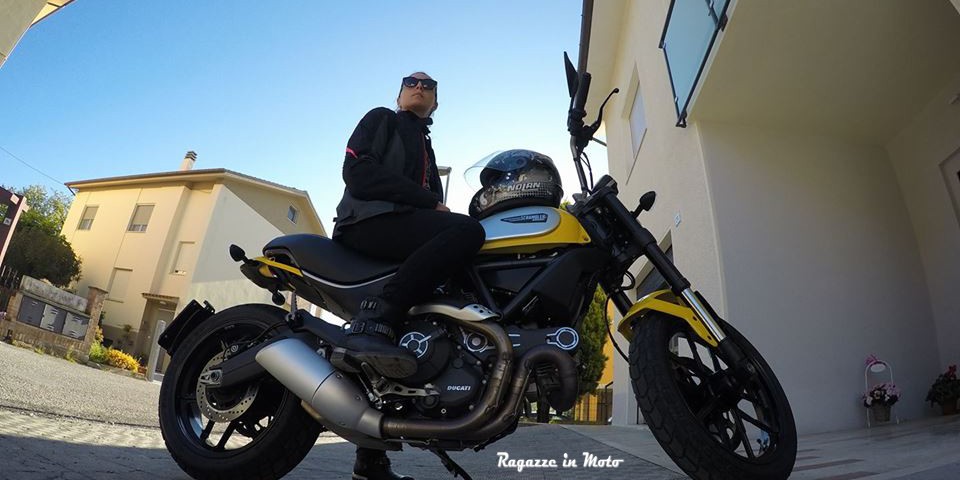 valentina_ragazze-in-moto