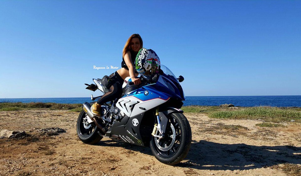 arianna_ragazze-in_moto