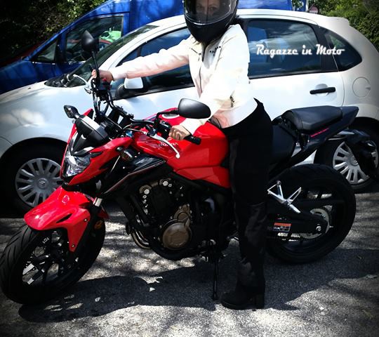 carmelina_ragazze_in-moto