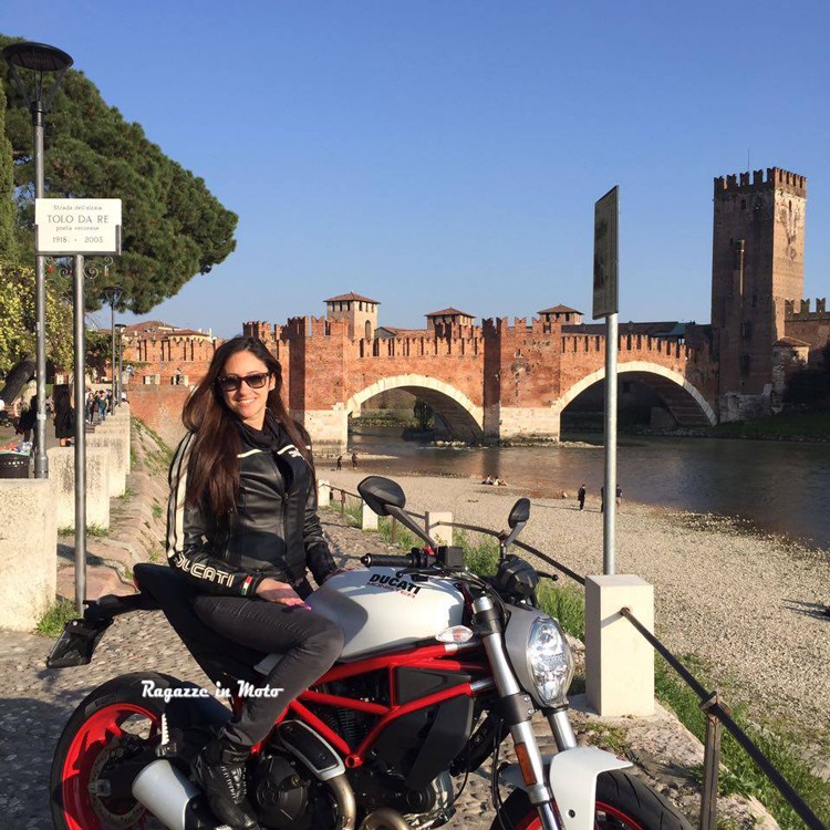 eleonora_ragazze_in-moto