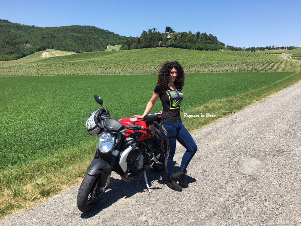 melania_ragazze_in-moto