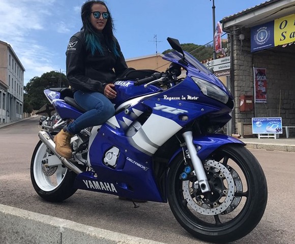 chiaretta_ragazze_in-moto