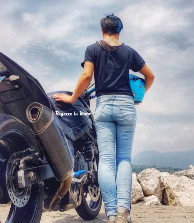 clara_ragazze_in_moto