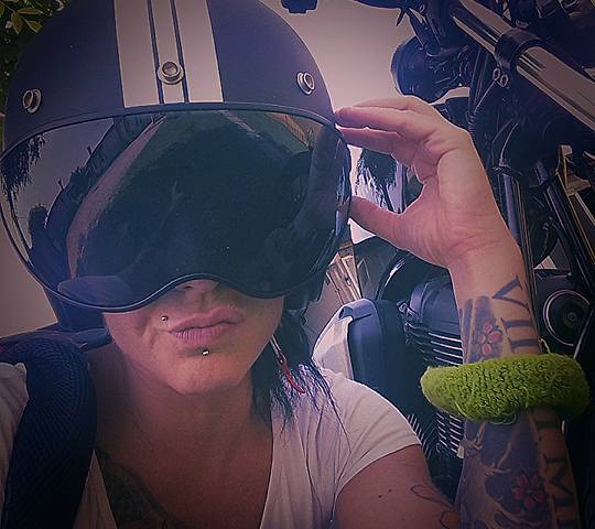 jlenia_ragazze-in-moto