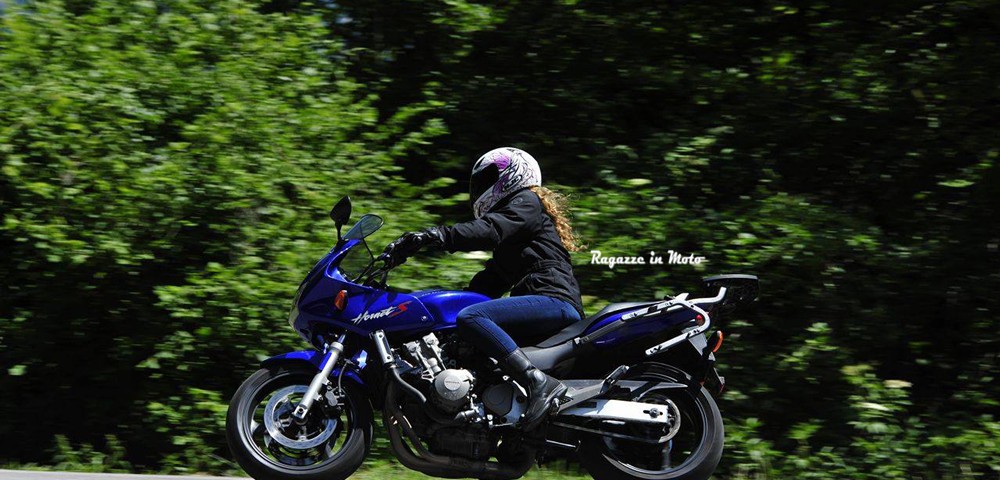 laura_ragazze_in_moto