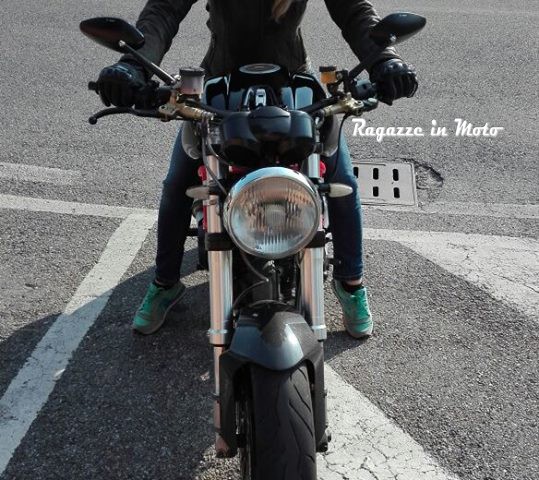 marta_ragazze_in-moto