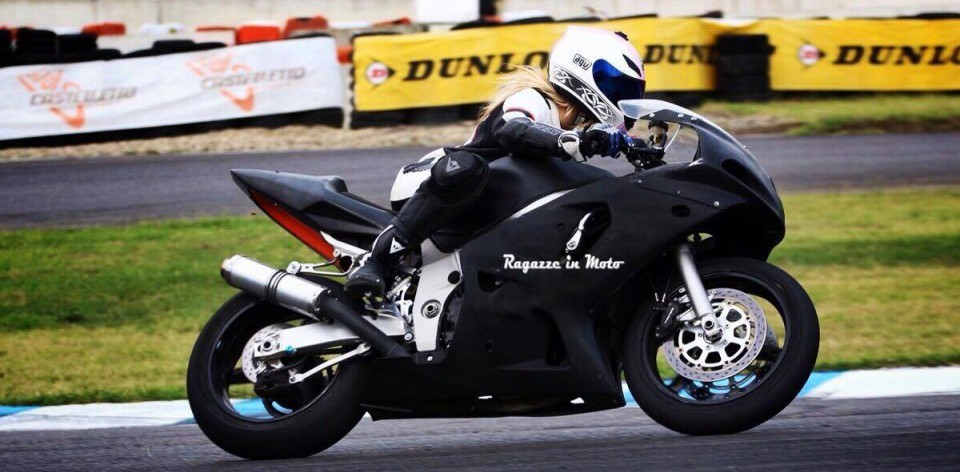 mini_concorso_ragazze_in_moto_1024x472