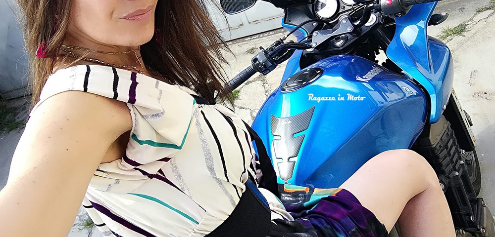 alba_ragazze_in-moto