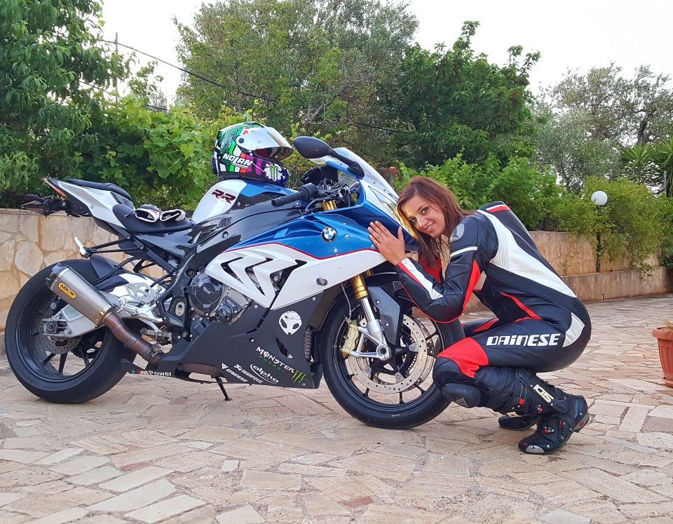 arianna_ragazze-in_moto_miniconcorso