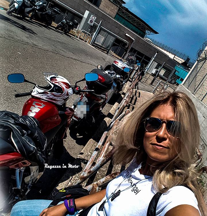 dida_ragazze-in-moto