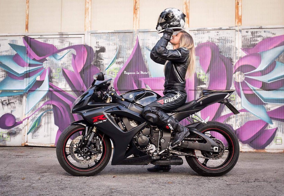 giulia_ragazze-in-moto