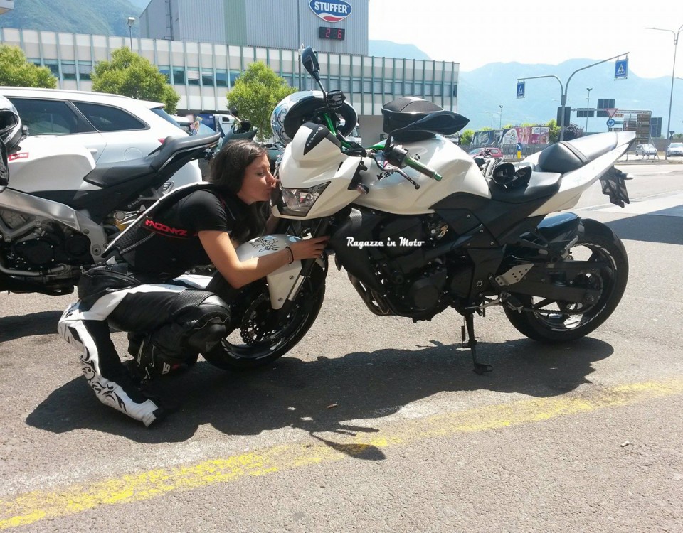 hilary_ragazze-in-moto_miniconcorso