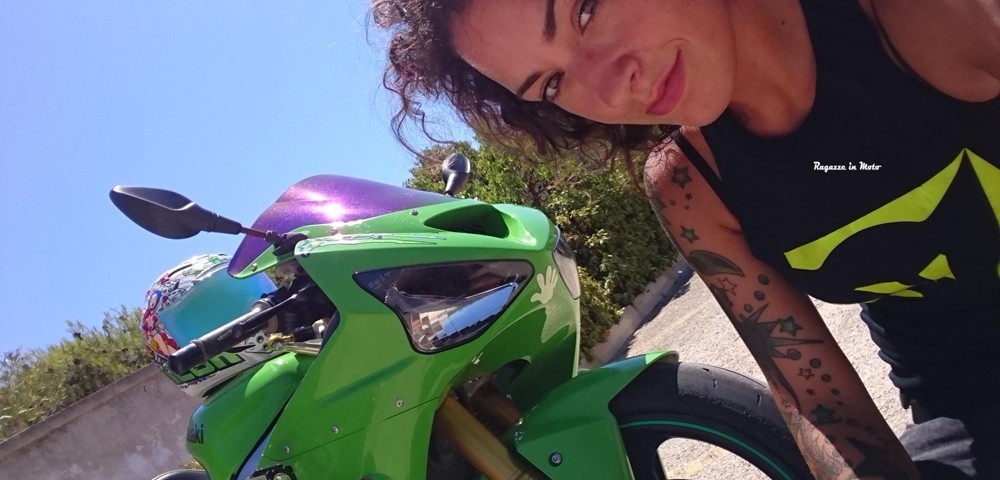 india_ragazze_in_moto