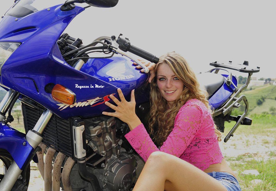 laura-ragazze_in_moto