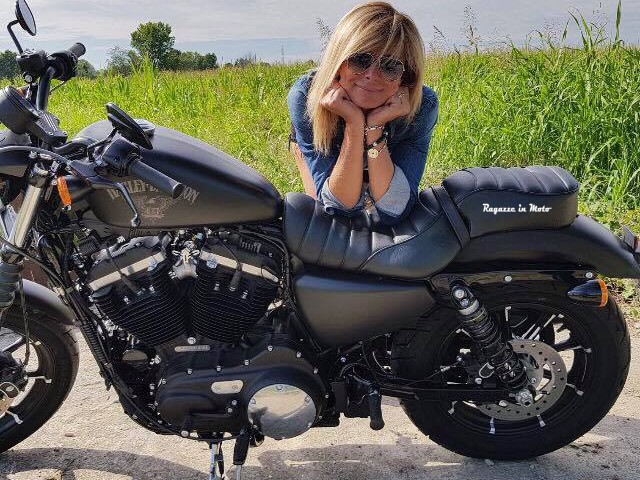 monica_ragazze_in-moto