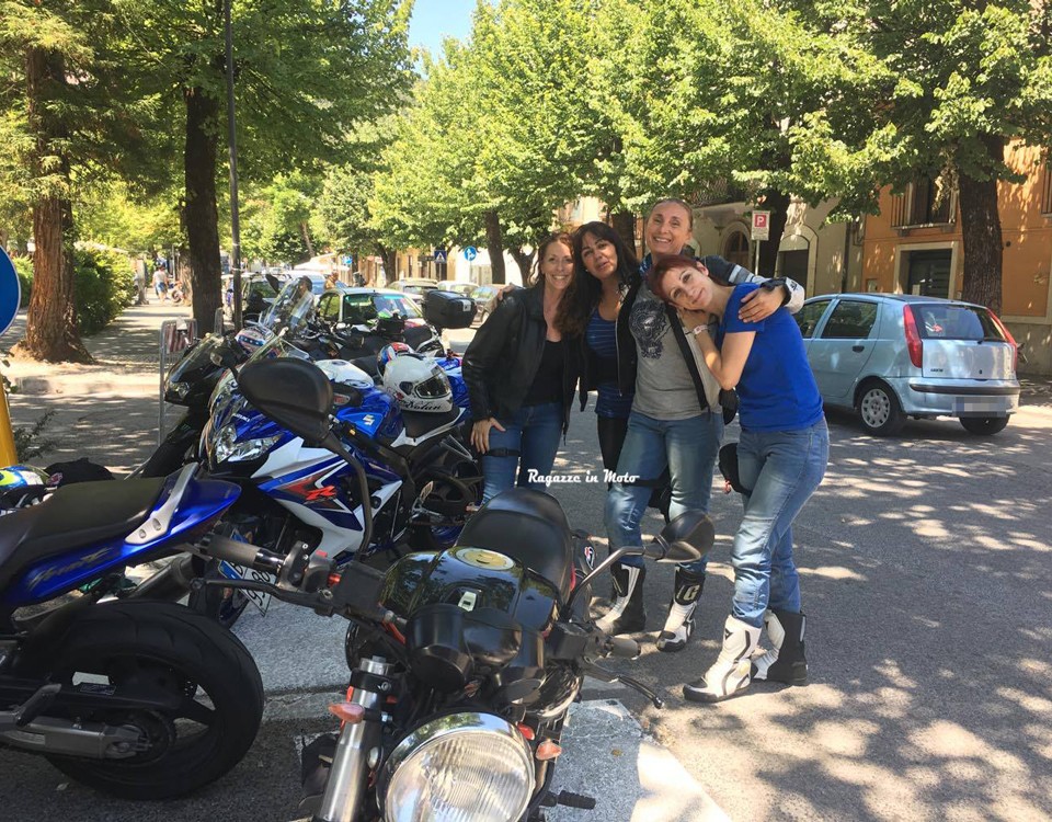 silvia_stefania_antonella_daniela-ragazze_in_moto