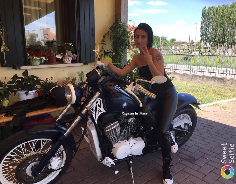 stella_ragazze_in_moto_miniconcorso