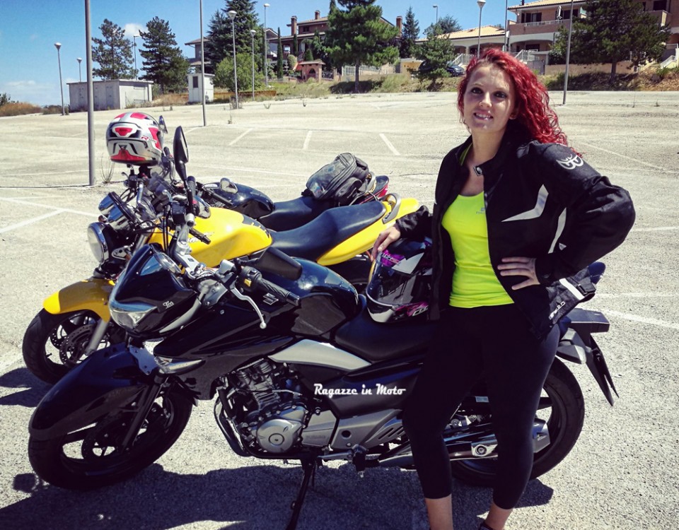 tea_ragazze-in-moto